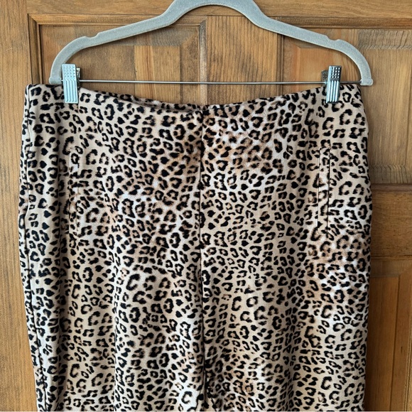 Chico’s “Juliet” Cheetah Print Ponte Knit Ankle Pants - Size 3 (16) - Picture 3 of 13